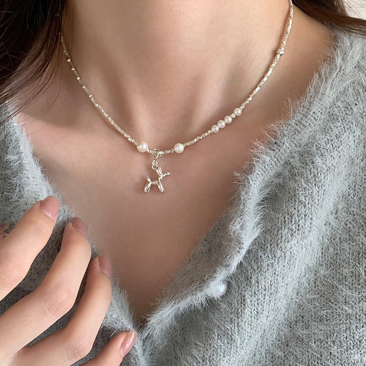 Childlike balloon dog pendant necklace for women, elegant niche design, high-end sweet and cool style, cold style clavicle chain