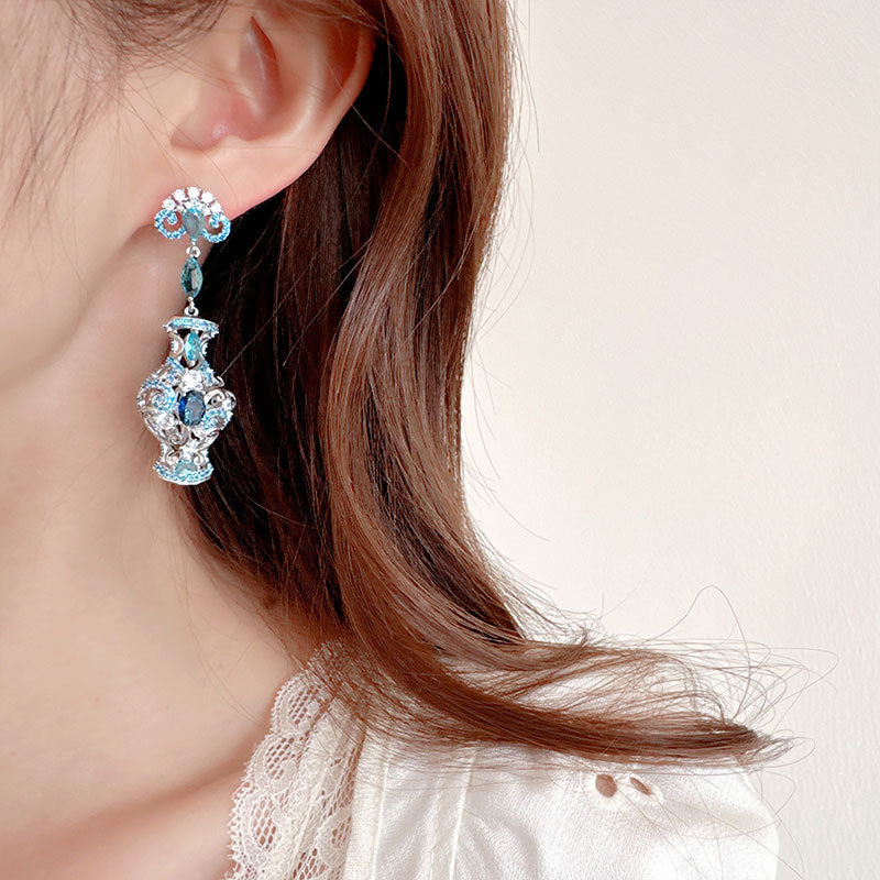 Light luxury new Chinese style ancient style three-dimensional earrings retro zircon inlaid high-end long blue and white porcelain dinner earrings