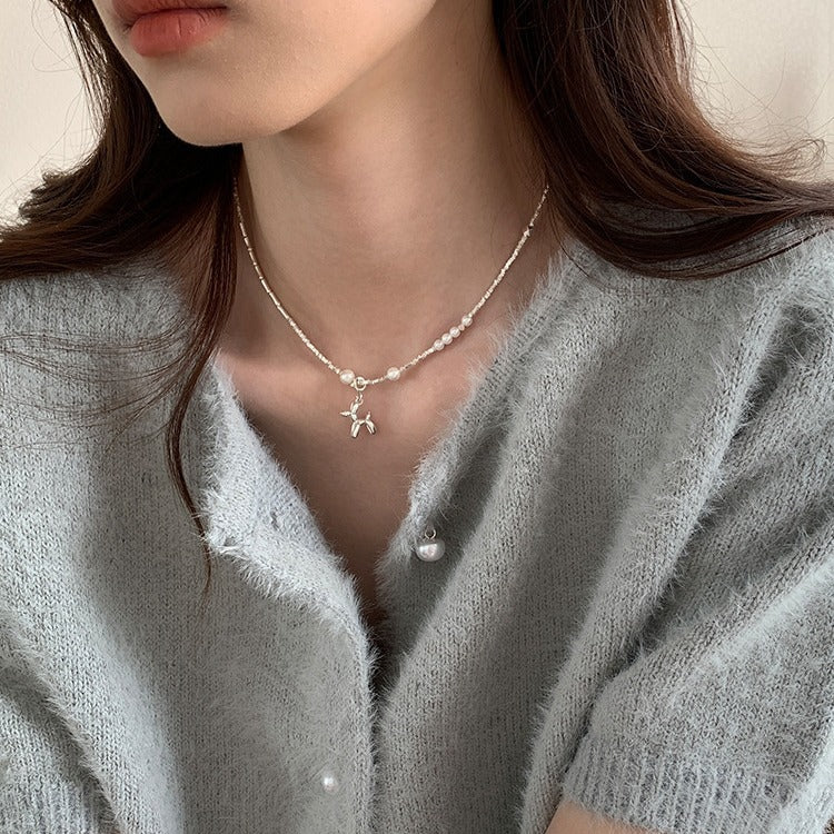 Childlike balloon dog pendant necklace for women, elegant niche design, high-end sweet and cool style, cold style clavicle chain